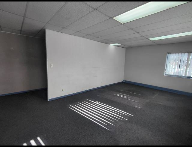 90M² OFFICE TO LET IN BRYANSTON